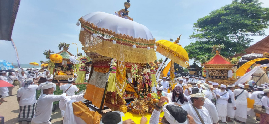 Melasti Desa Adat Canggu
